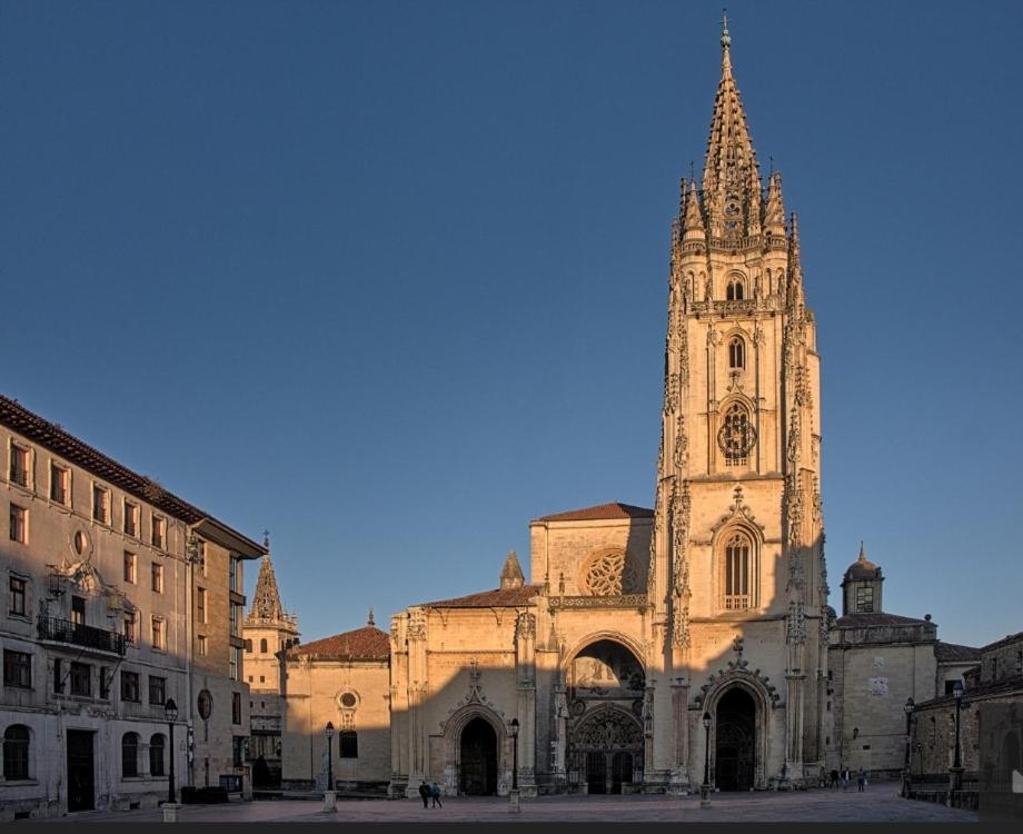 Alojamiento Oviedo 1 Екстериор снимка